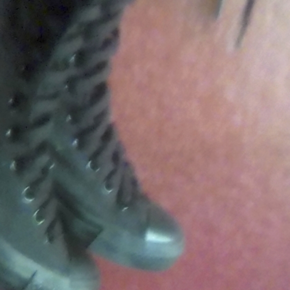 Black converse - Picture 1 of 4